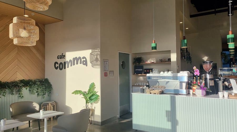 Cafe Comma inside view